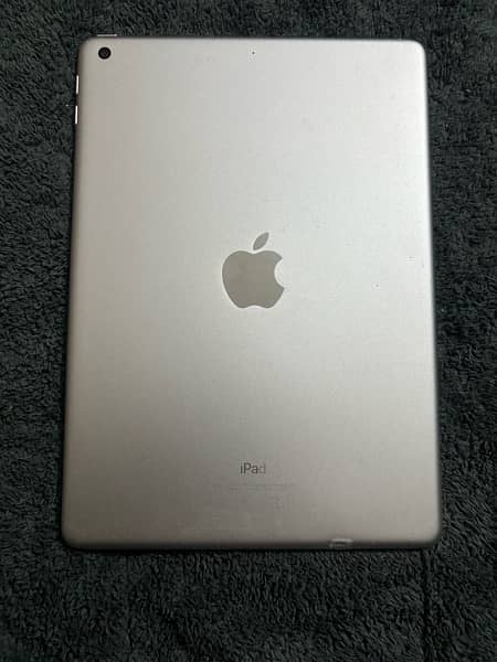 Apple iPad 5th Generation 32GB 1