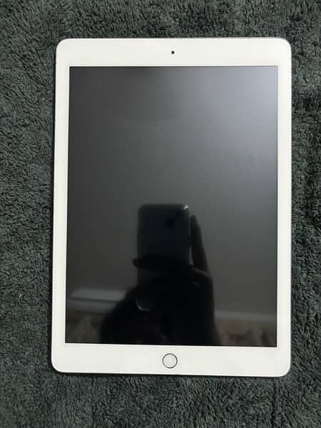 Apple iPad 5th Generation 32GB 2