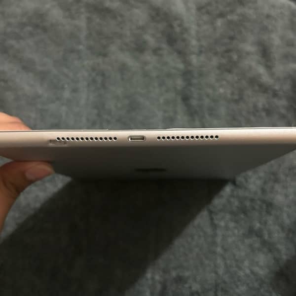 Apple iPad 5th Generation 32GB 5