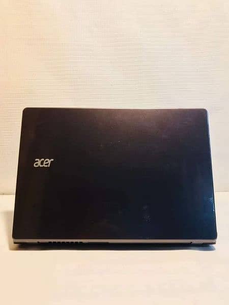 Acer c740 4GB ram 128GB SSD 4 to 5 hours battery backup 5