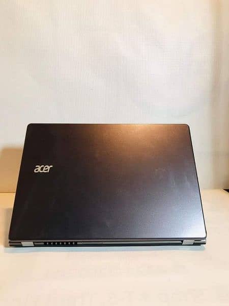 Acer c740 4GB ram 128GB SSD 4 to 5 hours battery backup 6