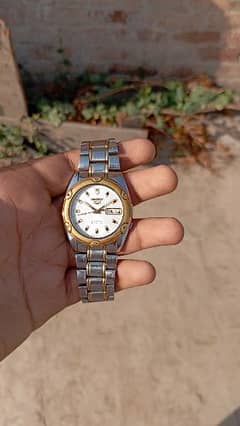 Seiko 5 golden and white beautiful watch