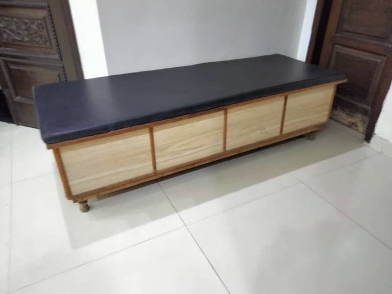 Wooden Chest / seat with foam 0