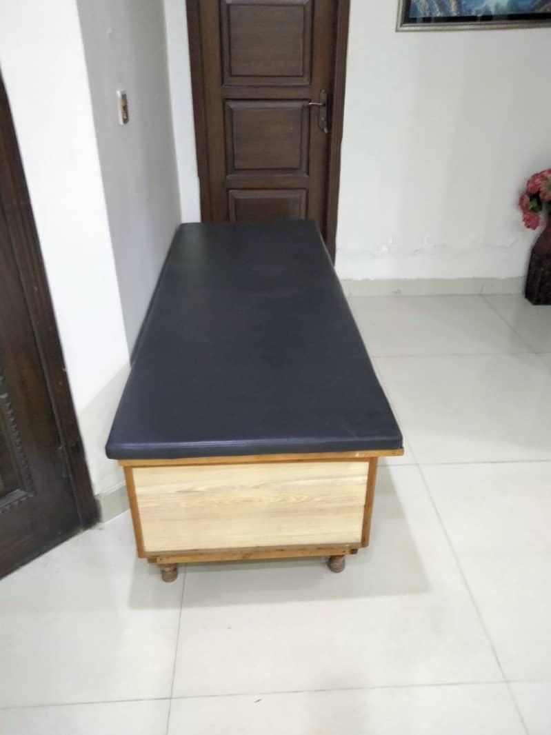 Wooden Chest / seat with foam 1