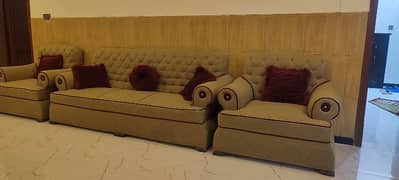 A good quality sofa set