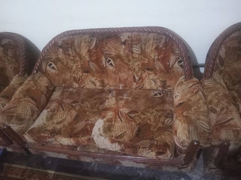 sofa available in good condition 2