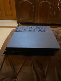 Ps4 500gb almost new few months used
