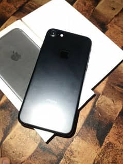 iPhone 7 32GB condition 10 by 8 with box