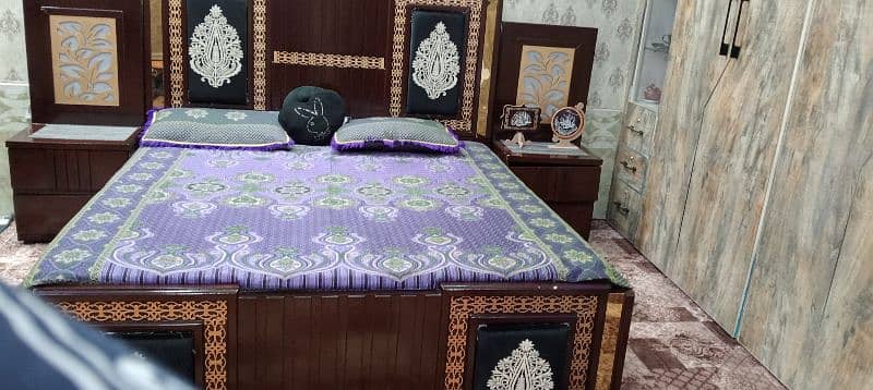 This bed is in  excellent condition no damage 6