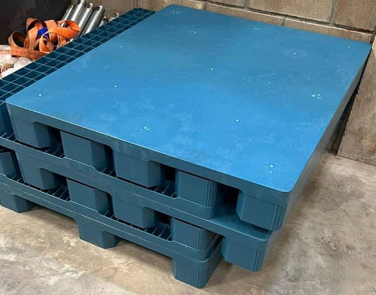 plastic pallets 0