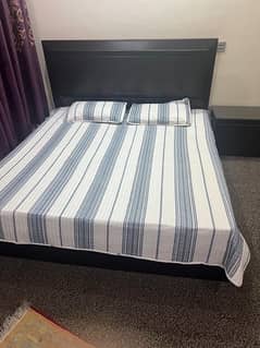doble bed with mattress