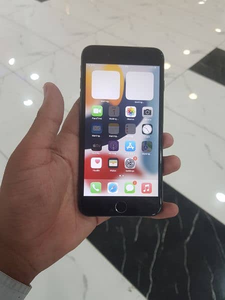 i phone 7 plus (128GB) 4