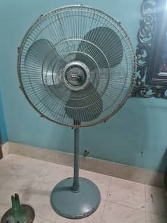 24 inch ROYAL pedestal fan  NEVER REPAIRED
