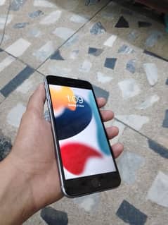 Iphone 6s plus 128gb Non PTA but Zong sim working.