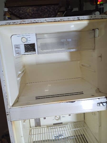 Selling Samsung Freezer/Refrigerator 4