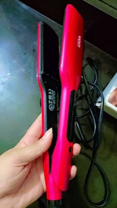 Perfashional Hair Straightener For Sale in Lush Condition