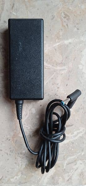 HP Laptop Blue Pin 65 Watt Charger 1