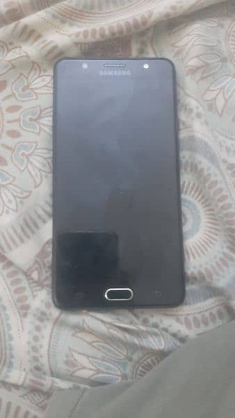 Samsung Galaxy j7 max 4