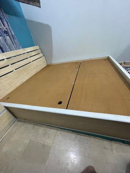 Wooden Bed fixed price non negotiable 0