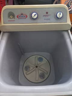 modren washing machine for sale in excellent condition