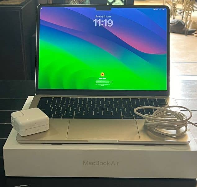 Macbook Air 2022 low home usage sealed set 0