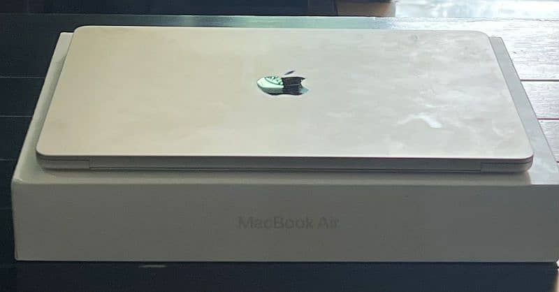 Macbook Air 2022 low home usage sealed set 1