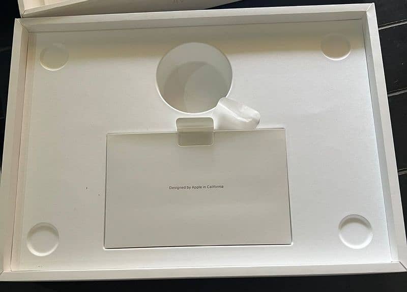 Macbook Air 2022 low home usage sealed set 2