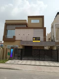 10 marla Brand new house for rent in Talha Block Bahria Town Lahore 0