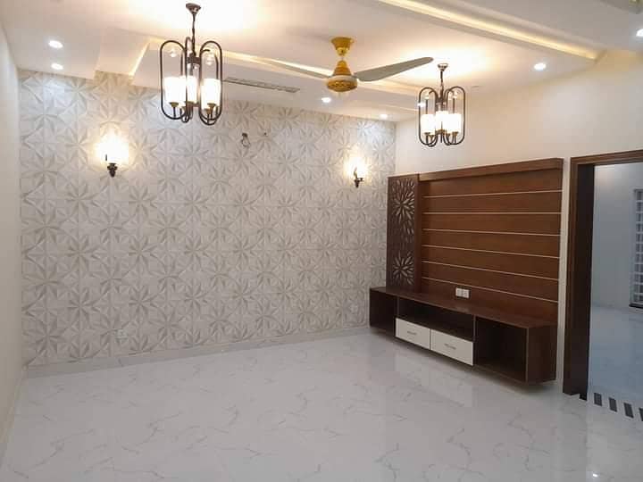 10 marla Brand new house for rent in Talha Block Bahria Town Lahore 3