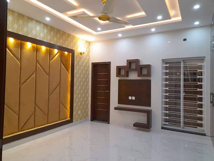 10 marla Brand new house for rent in Talha Block Bahria Town Lahore 11