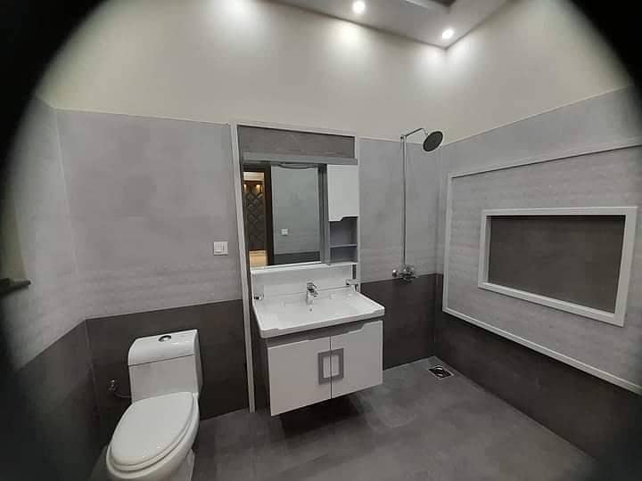 10 marla Brand new house for rent in Talha Block Bahria Town Lahore 12