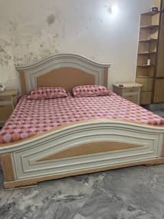 Bed set with mattress