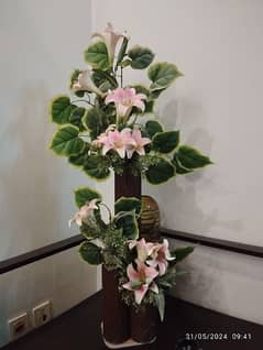 Pink flower vase with wooden base