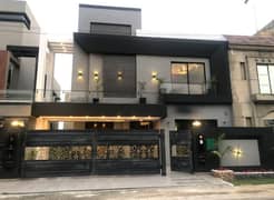 10 marla House for Rent in Janiper Block Bahria Town Lahore