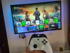 Xbox series S 512 GB with two controllers