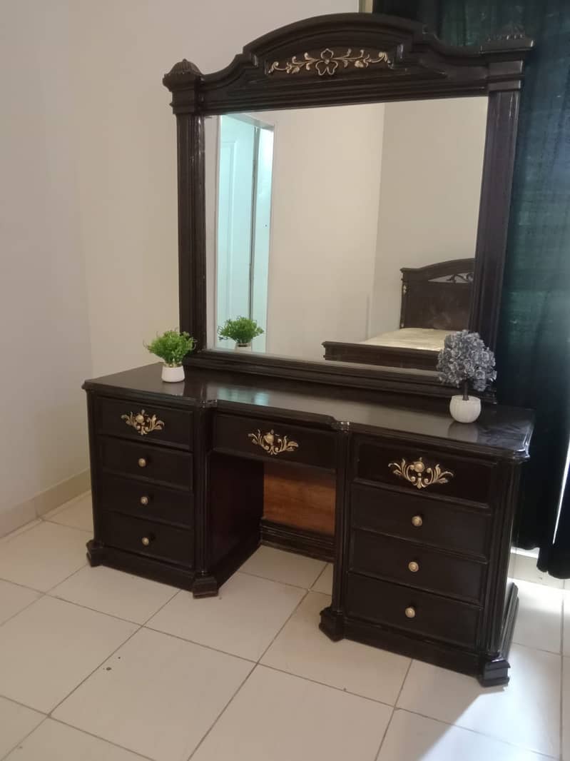 Bedset /Bedroom set/ Furniture with chinioti Jhoola for sale Karachi 2