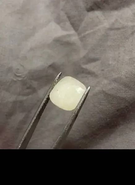 white sapphire 10/10 Condition Unheated non treated natural 1