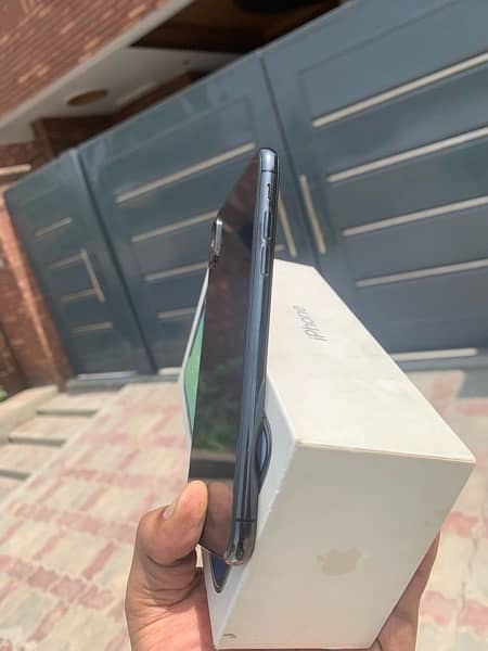 Apple iphone x 64gb pta approved 5