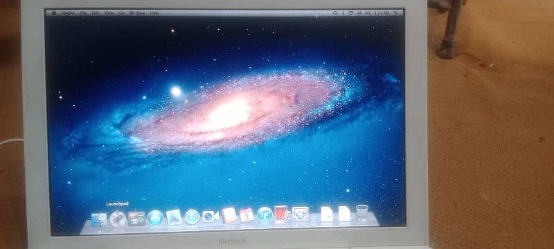 Apple laptop 1