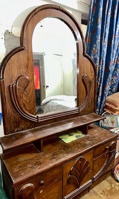 Dressing table with ottaman chair