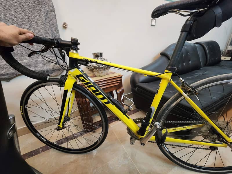 Giant Defy 4 - Road race bike 5