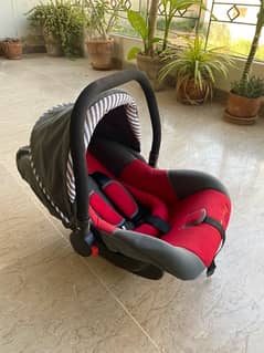 Baby carry cot/Car seat