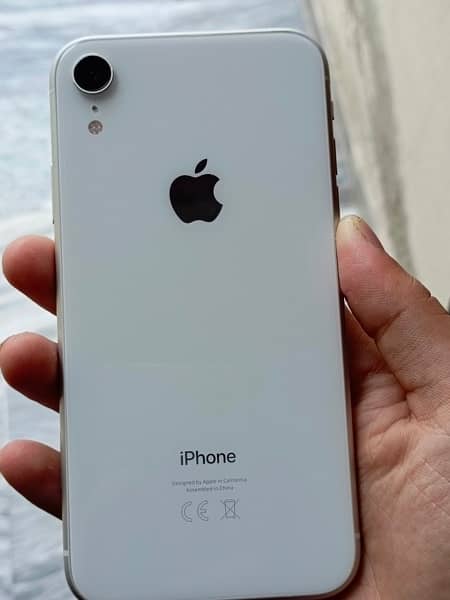 iphone xr (factory unlock) contact on whatsapp on NO:03081703318 6