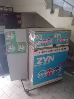 Paan counter with wheels