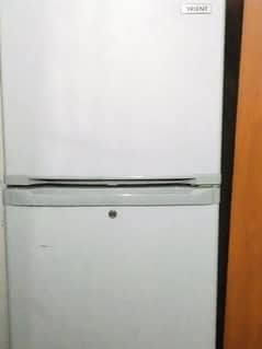 oreint fridge in good condition