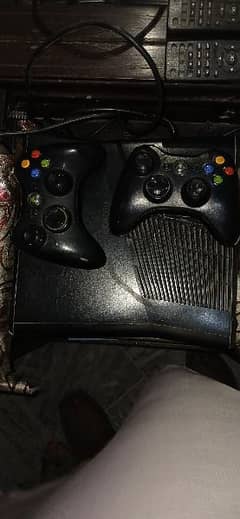xbox 360 slim with 2 controller 512 gb neat,clean