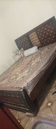 King size bed for sale. without matterers