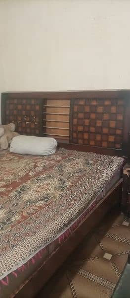 King size bed for sale. without matterers 1