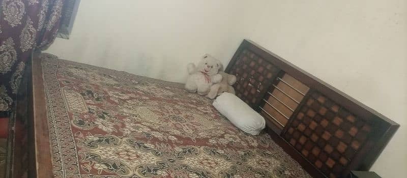 King size bed for sale. without matterers 5