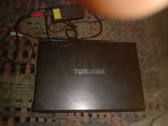 laptop Toshiba achi  condition mein price 18000